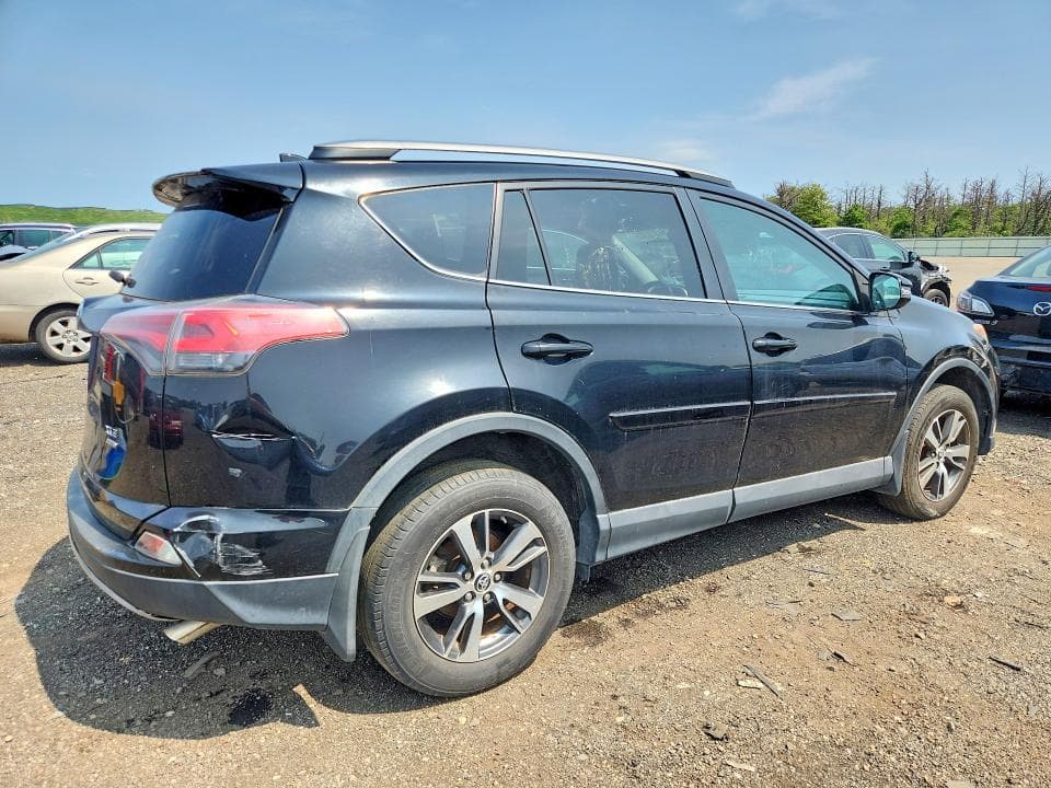 2017 TOYOTA RAV4 XLE 3