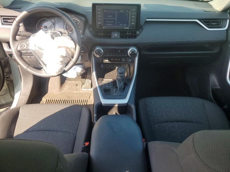 2022 TOYOTA RAV4 XLE 8
