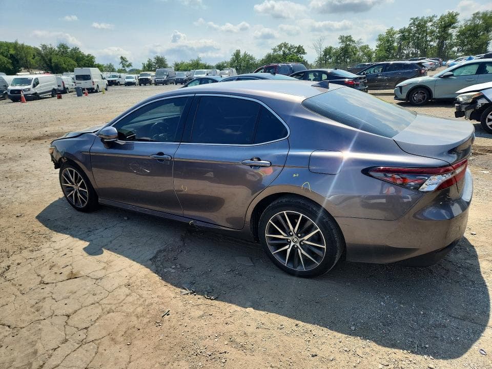 2023 TOYOTA CAMRY XLE 2
