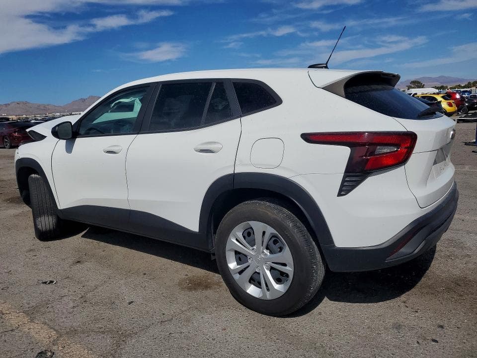 2024 CHEVROLET TRAX LS 2