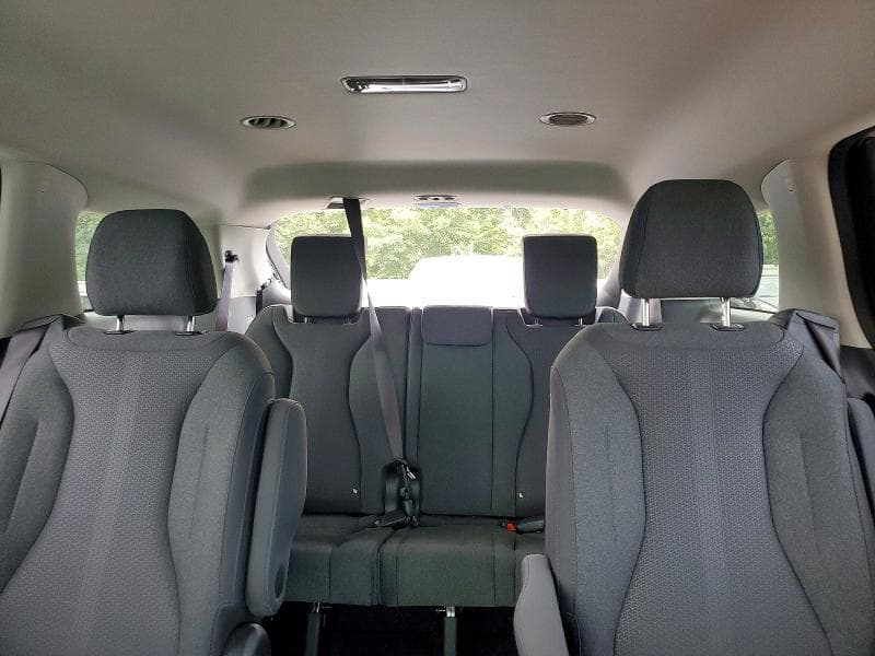 2023 KIA CARNIVAL LX 10