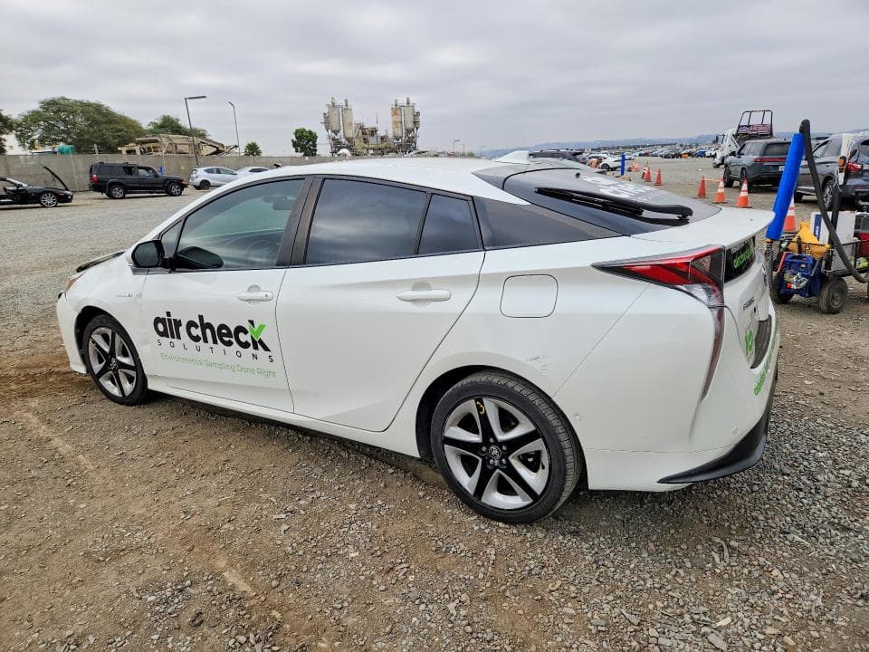 2017 TOYOTA PRIUS THREE TOURING 2
