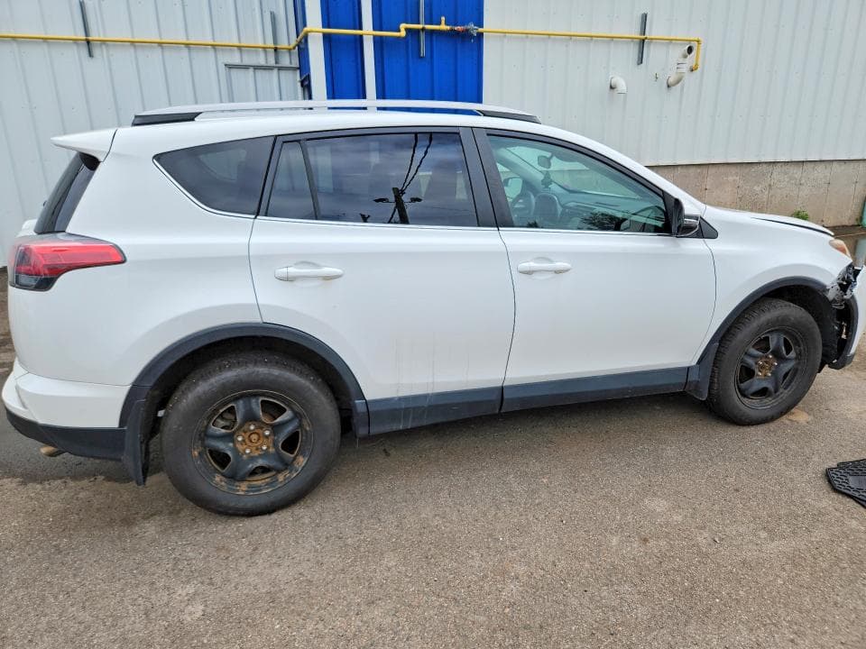 2017 TOYOTA RAV4 LE 3