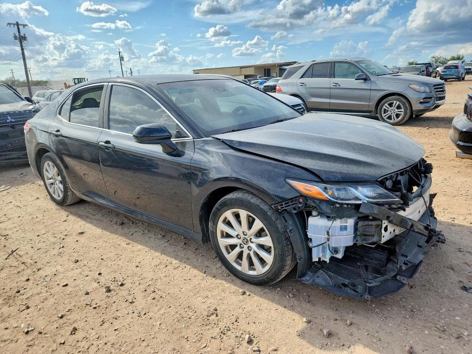 2018 TOYOTA CAMRY LE 4