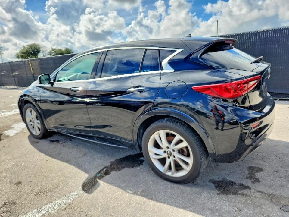 2017 INFINITI QX30 BASE 2