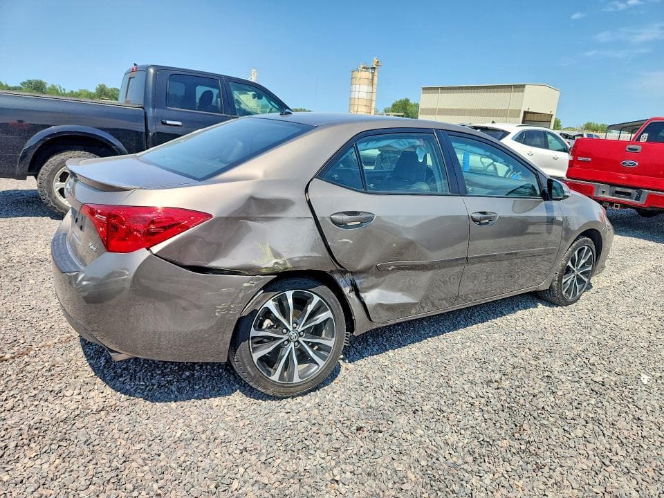 2017 TOYOTA COROLLA XSE 3