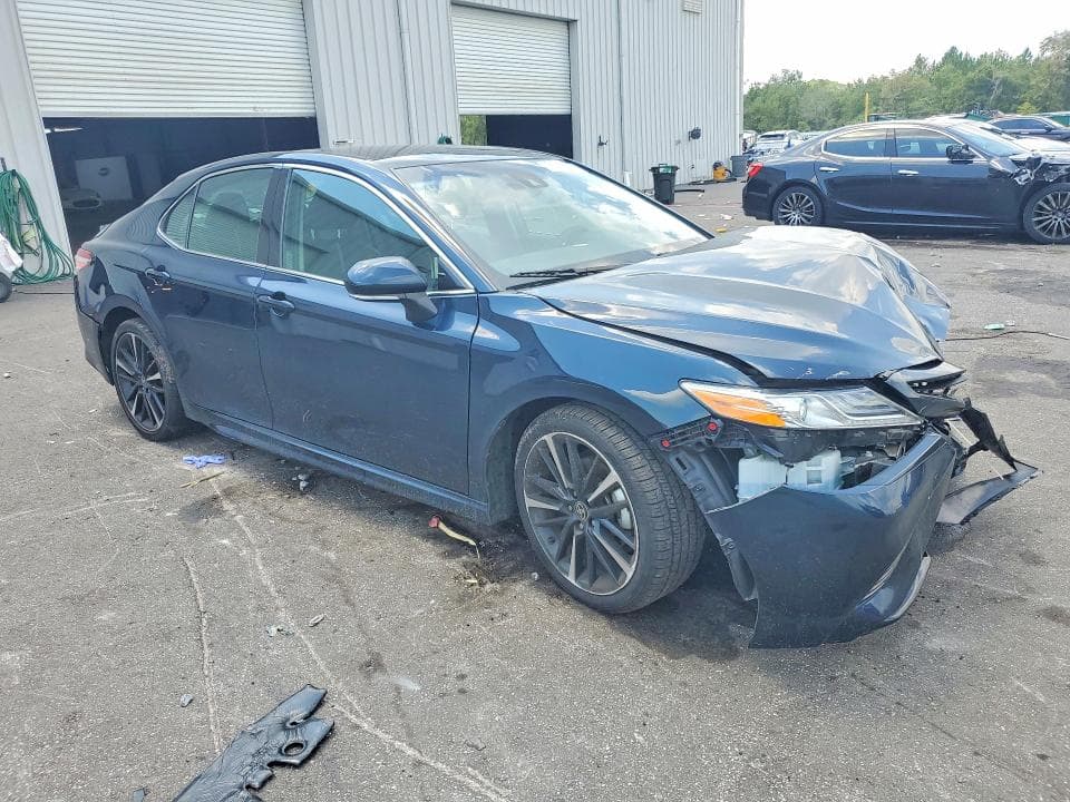 2020 TOYOTA CAMRY XSE 4