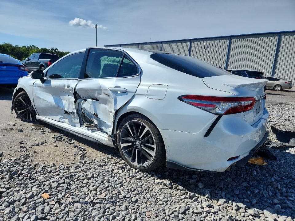 2018 TOYOTA CAMRY XSE 2