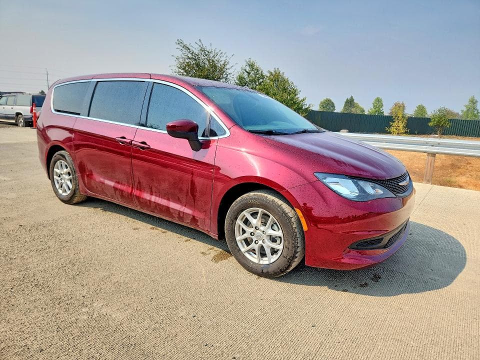 2022 CHRYSLER VOYAGER LX 4