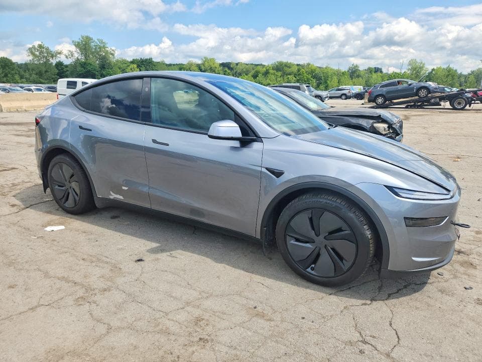 2026 TESLA MODEL Y 4