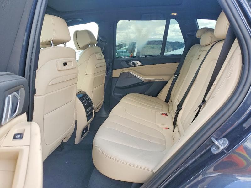 2022 BMW X5 M50I 11