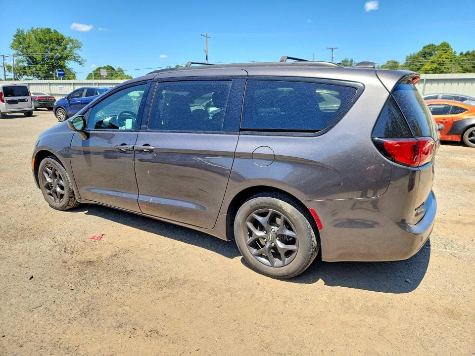 2019 CHRYSLER PACIFICA TOURING L 2