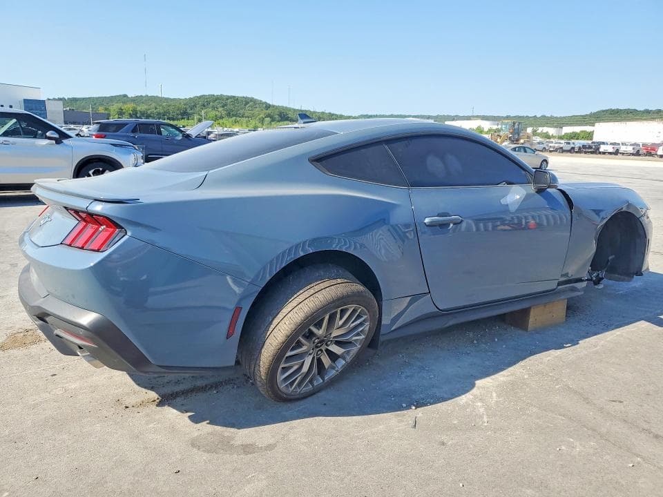 2026 FORD MUSTANG 3