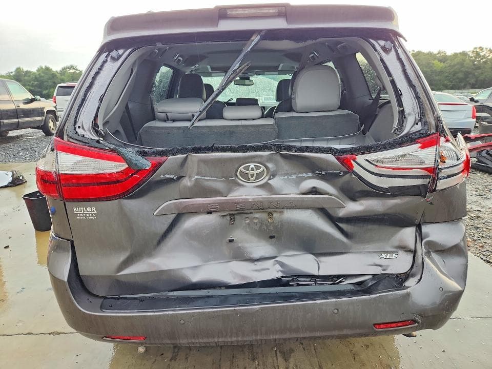 2018 TOYOTA SIENNA XLE 8-PASSENGER 6