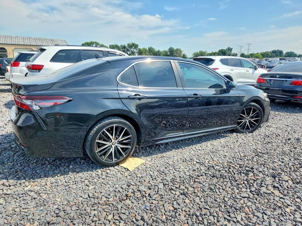 2022 TOYOTA CAMRY SE 3