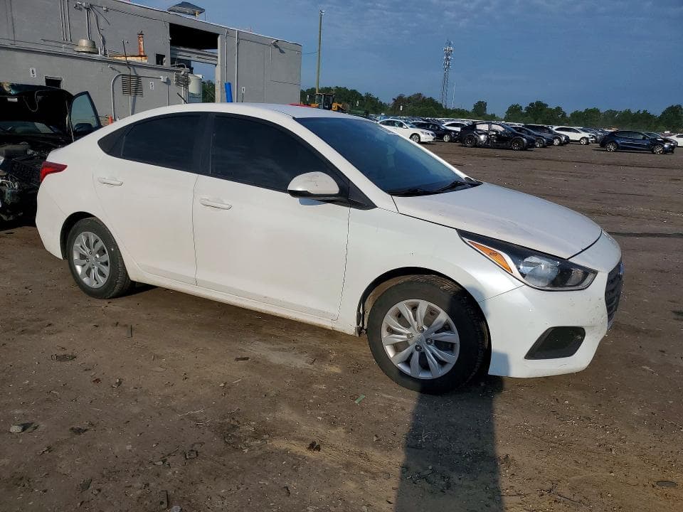2019 HYUNDAI ACCENT SE 4