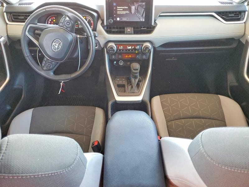 2025 TOYOTA RAV4 XLE 8