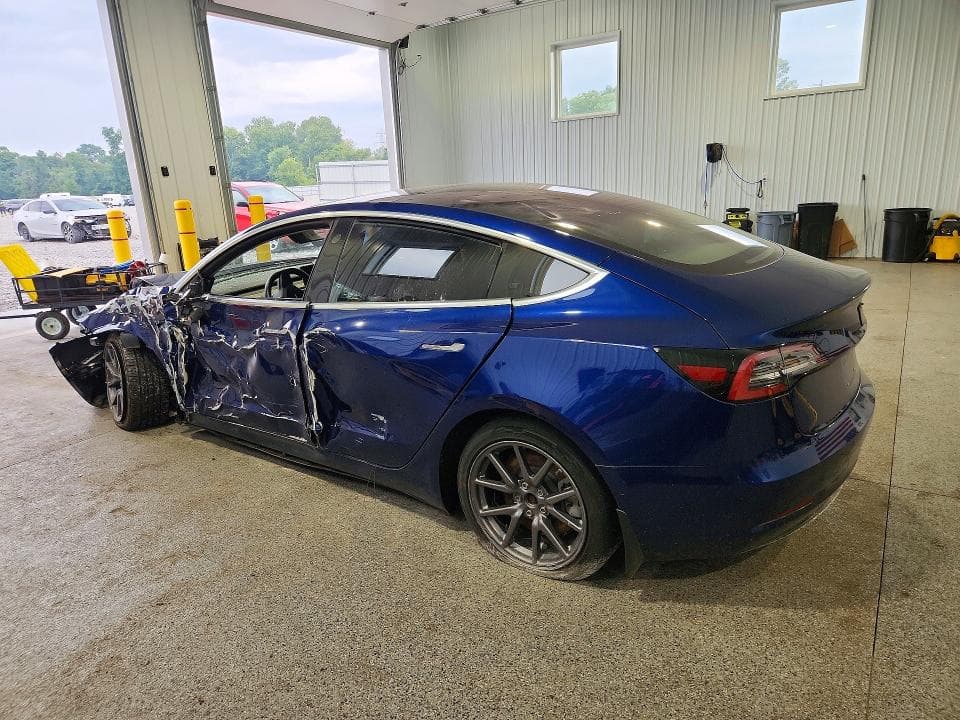 2018 TESLA MODEL 3 2