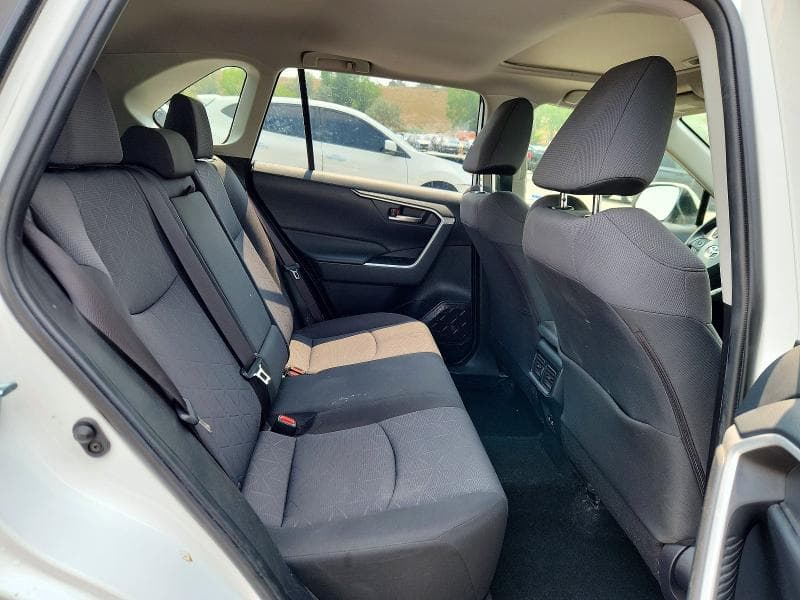 2019 TOYOTA RAV4 XLE 11
