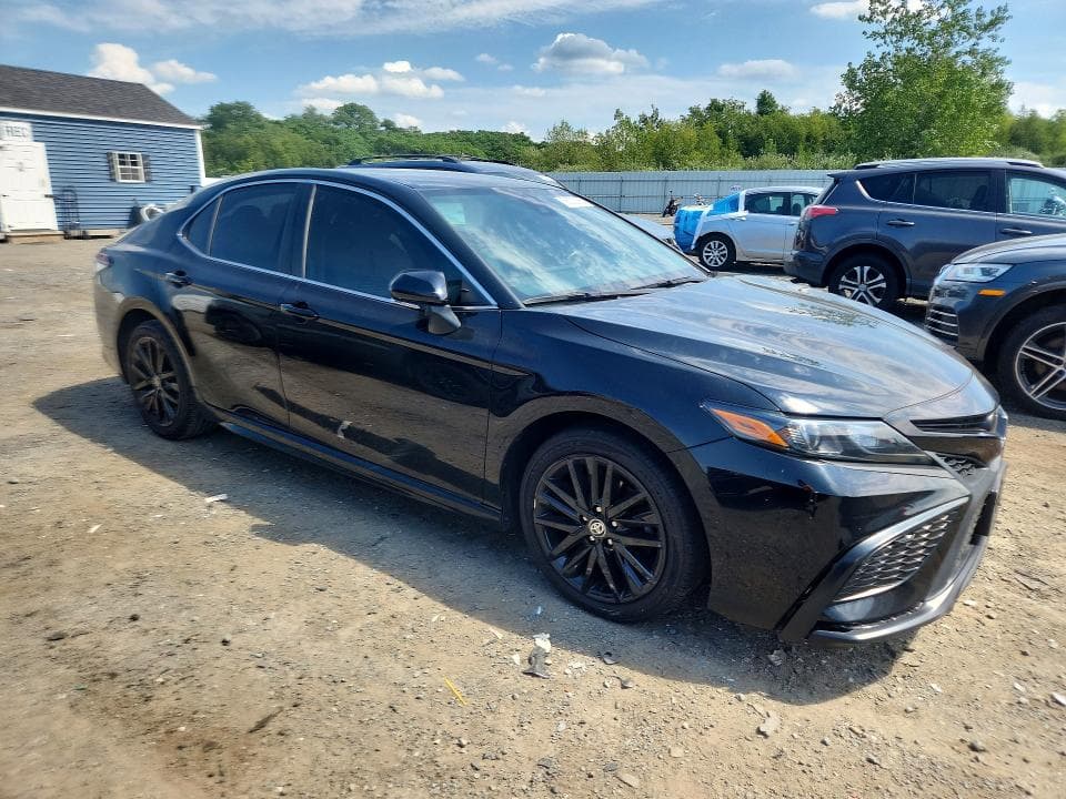 2022 TOYOTA CAMRY SE 4