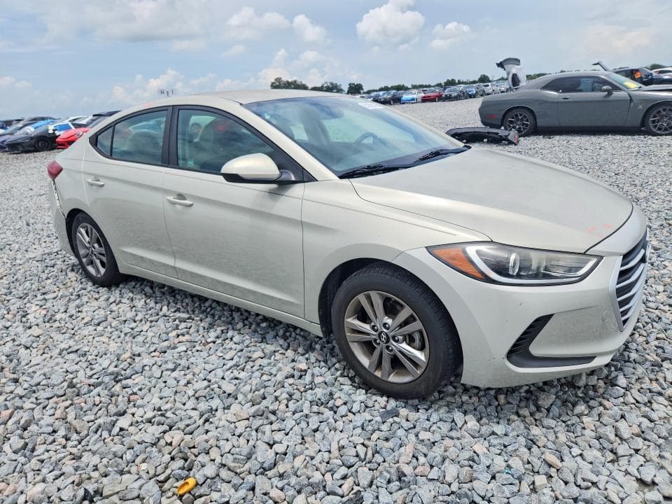 2017 HYUNDAI ELANTRA SE 4