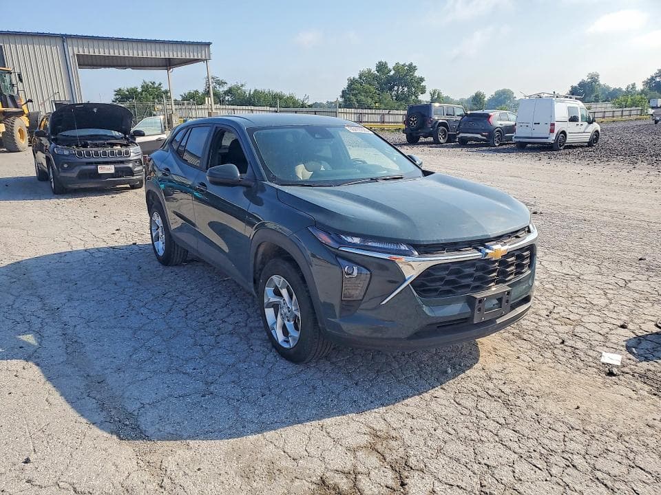 2025 CHEVROLET TRAX LS 4