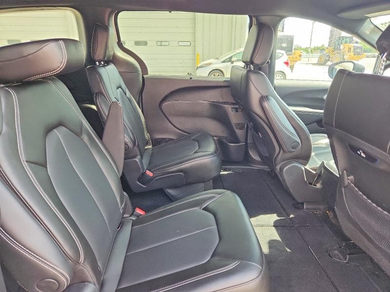 2023 CHRYSLER PACIFICA TOURING L 11