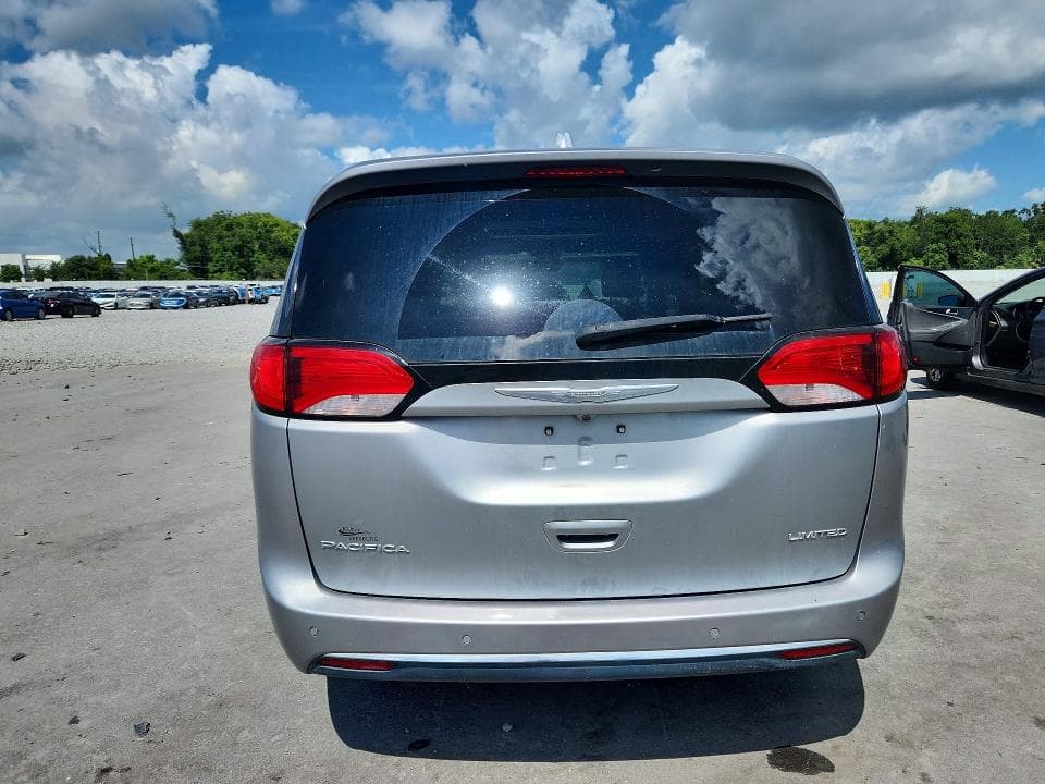 2017 CHRYSLER PACIFICA LIMITED 6