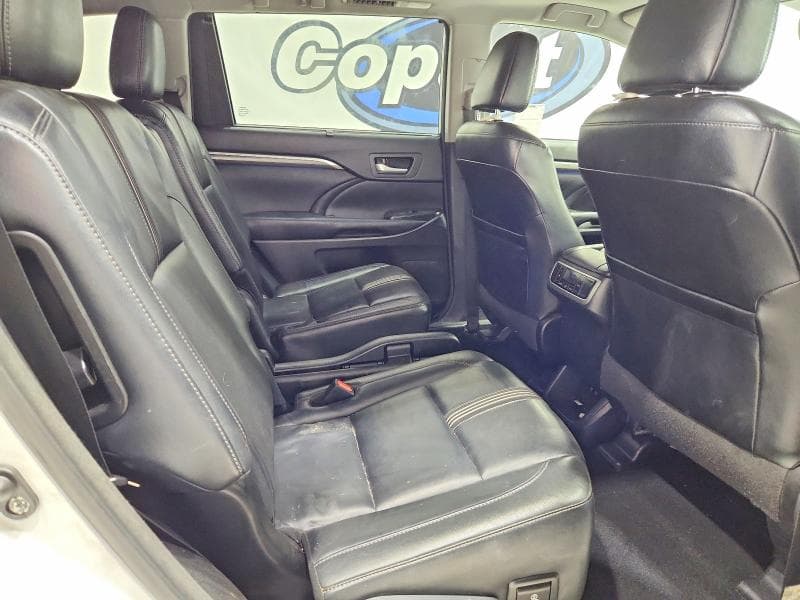 2017 TOYOTA HIGHLANDER SE 11