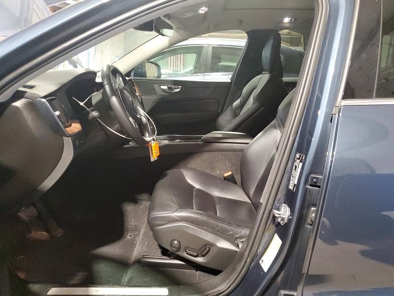 2021 VOLVO XC60 T5 MOMENTUM 7