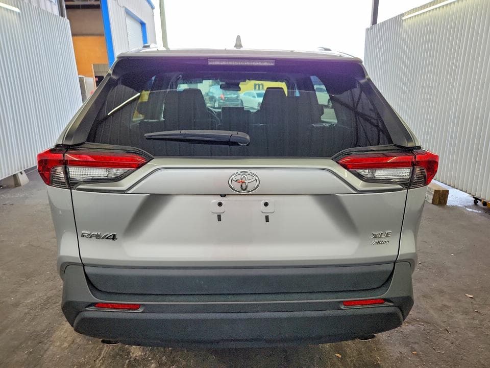2024 TOYOTA RAV4 XLE 6