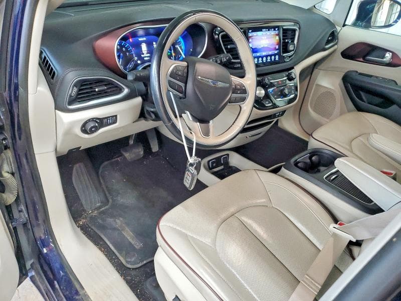 2017 CHRYSLER PACIFICA LIMITED 8