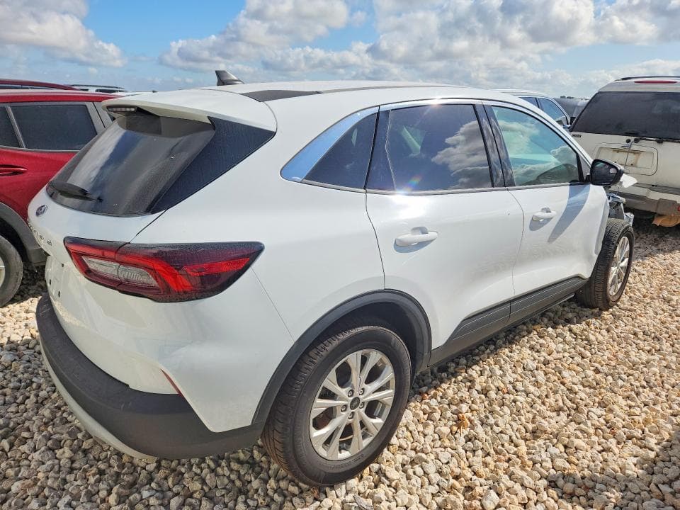 2024 FORD ESCAPE 3