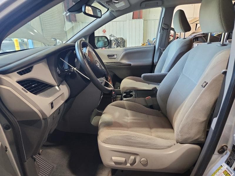2020 TOYOTA SIENNA LE 7