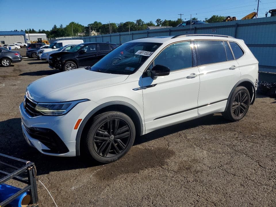 2022 VOLKSWAGEN TIGUAN SE R-LINE BLACK