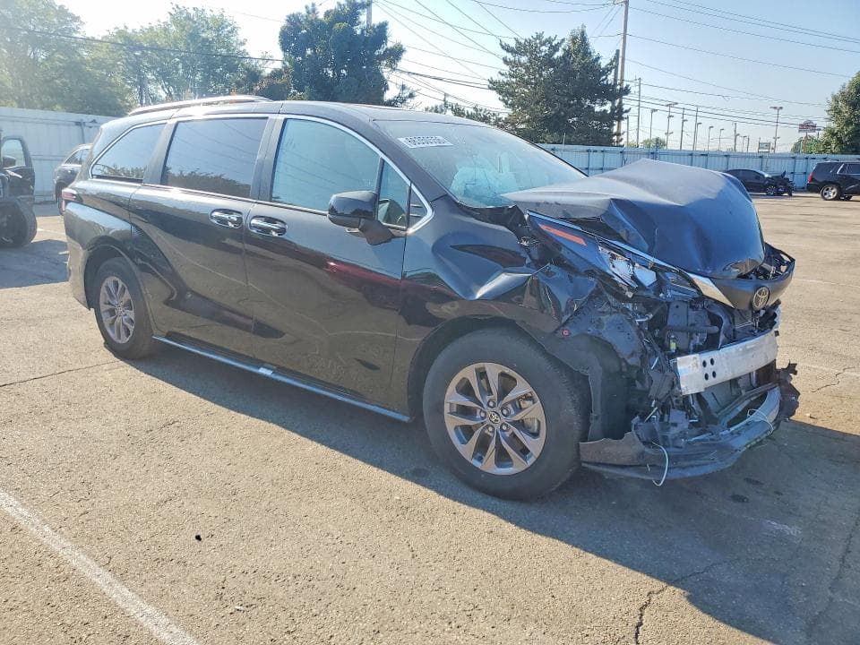2026 TOYOTA SIENNA XLE 8-PASSENGER 4