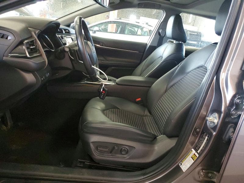2020 TOYOTA CAMRY SE 7