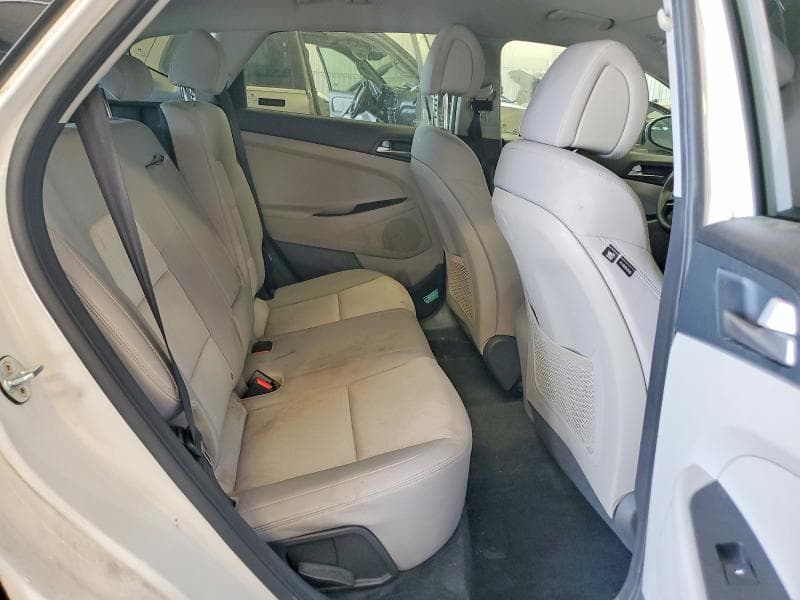 2017 HYUNDAI TUCSON SE 11
