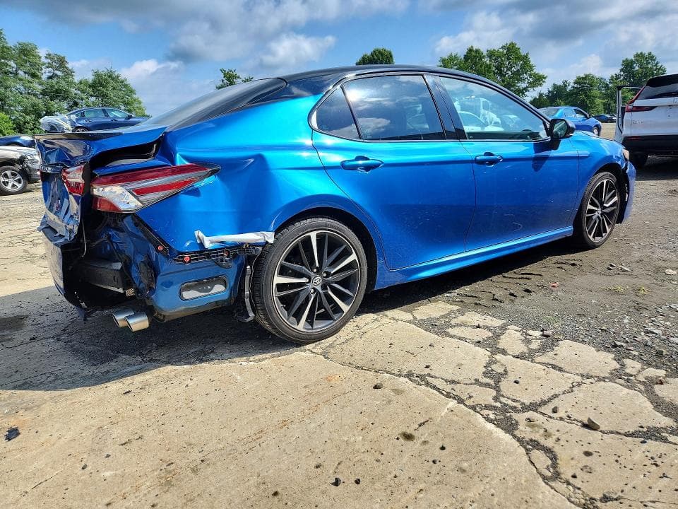 2018 TOYOTA CAMRY XSE 3