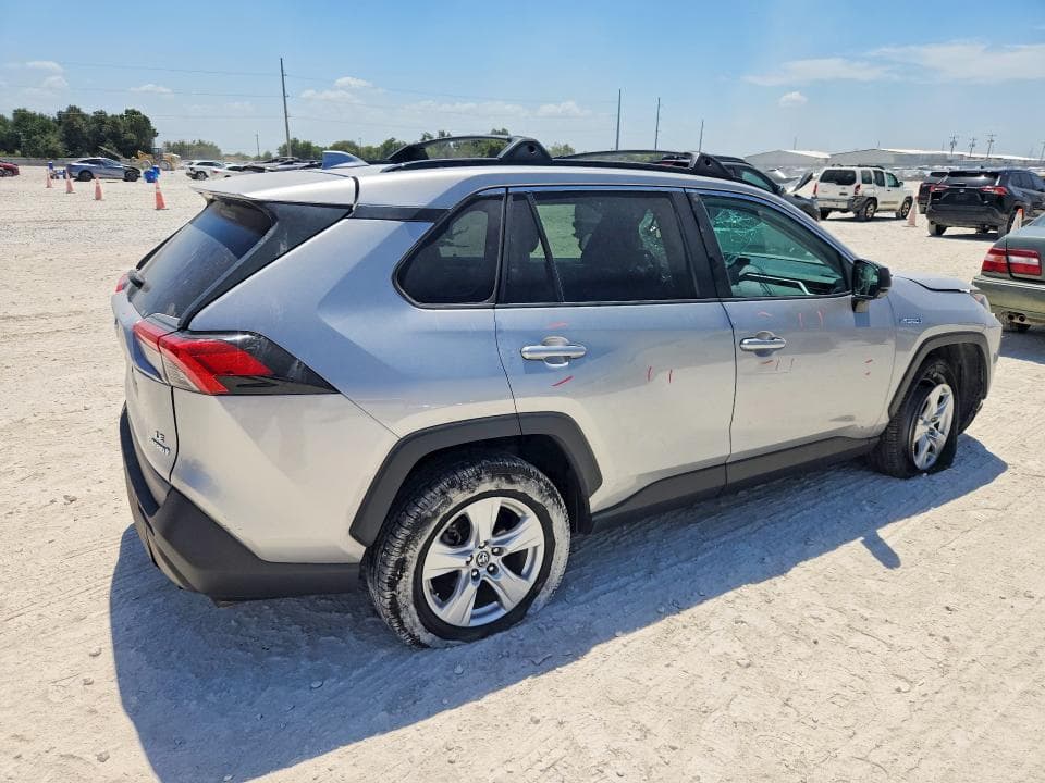 2020 TOYOTA RAV4 LE 3
