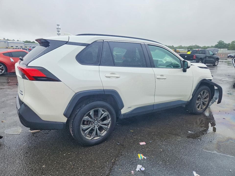 2022 TOYOTA RAV4 XLE PREMIUM 3