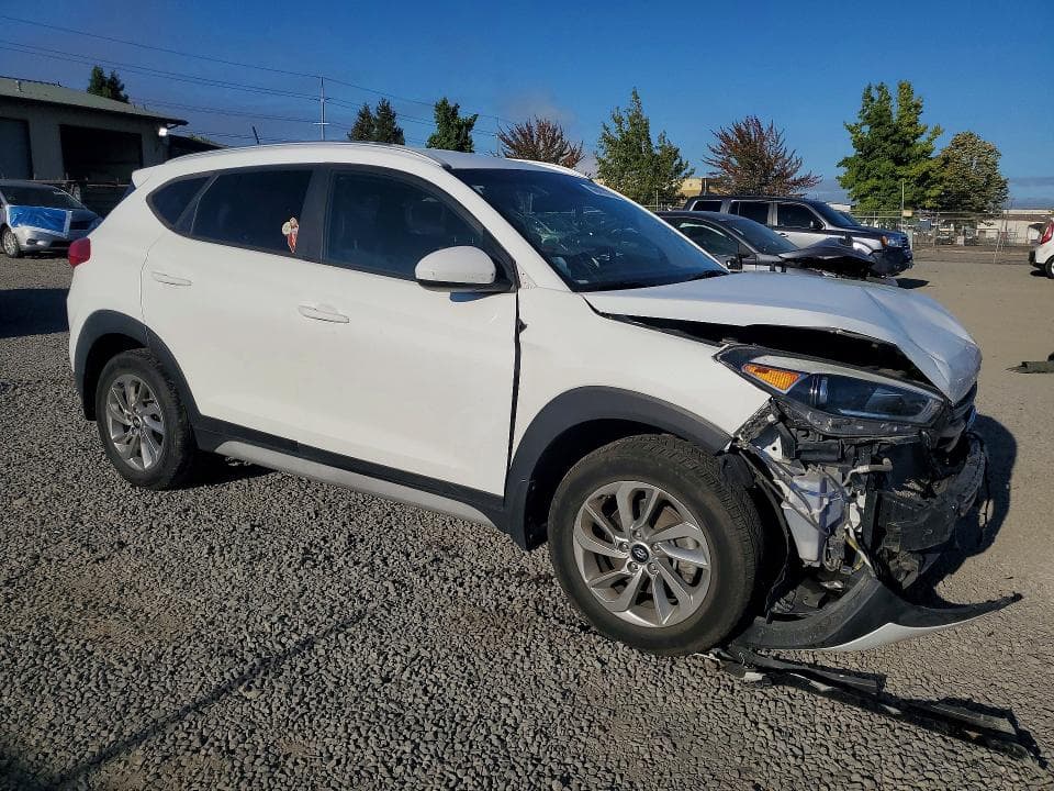 2017 HYUNDAI TUCSON SE 4
