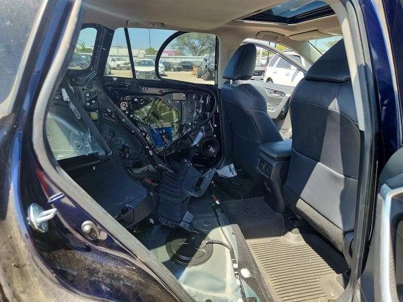 2021 TOYOTA RAV4 XLE PREMIUM 11