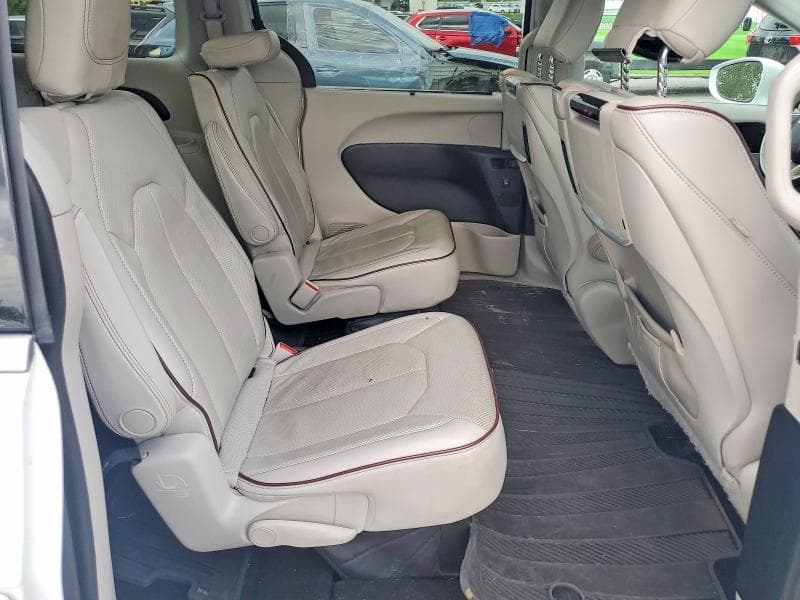 2017 CHRYSLER PACIFICA LIMITED 10