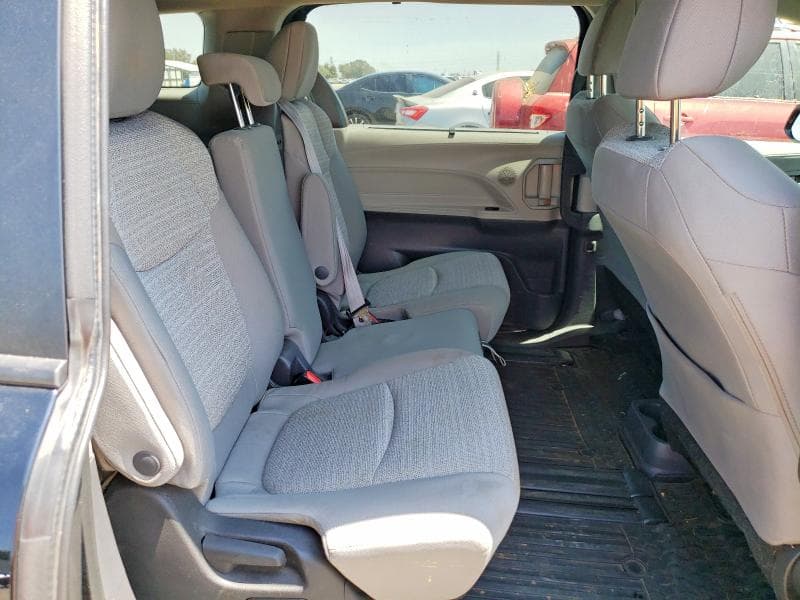 2022 TOYOTA SIENNA LE 11