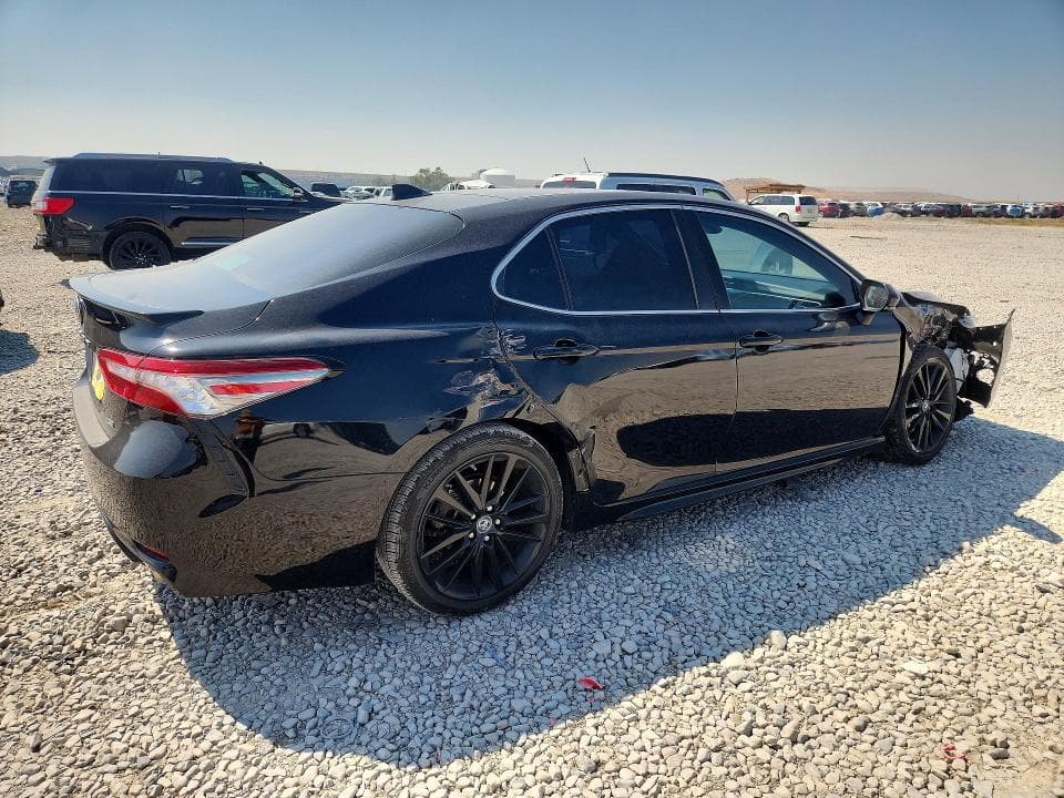 2018 TOYOTA CAMRY XSE 3