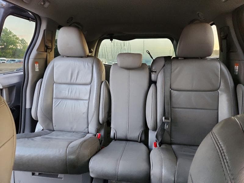 2017 TOYOTA SIENNA XLE 8-PASSENGER 10