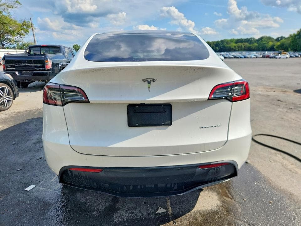 2024 TESLA MODEL Y 6