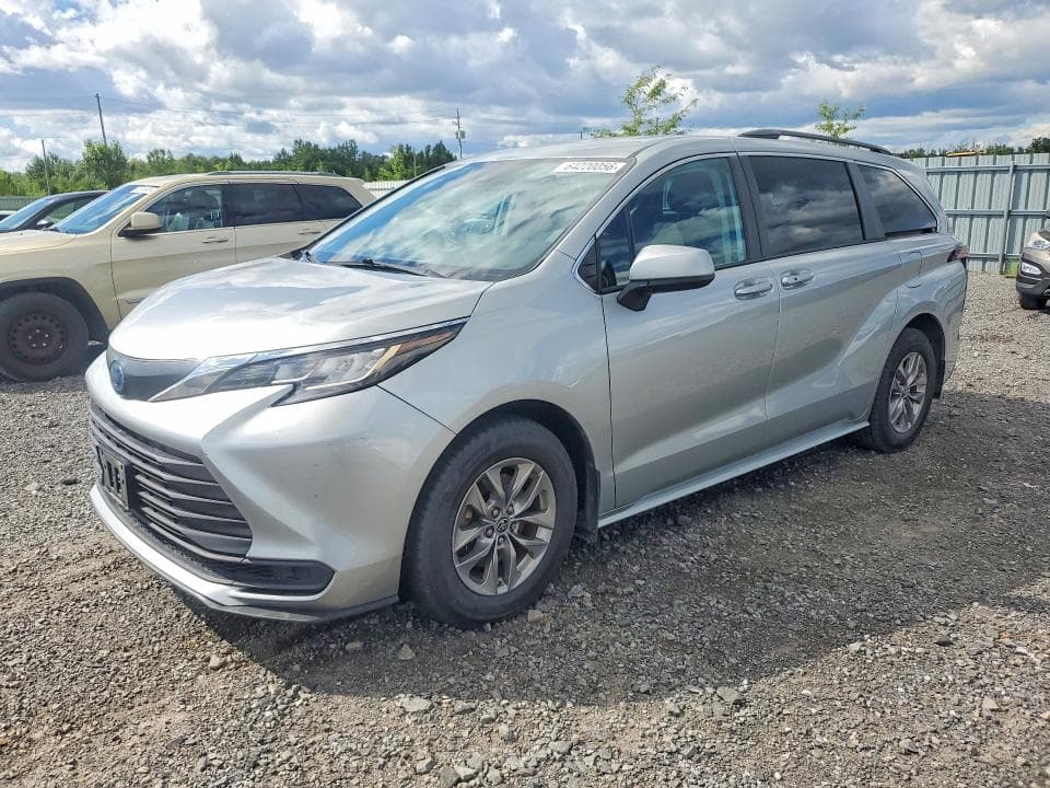 2022 TOYOTA SIENNA LE