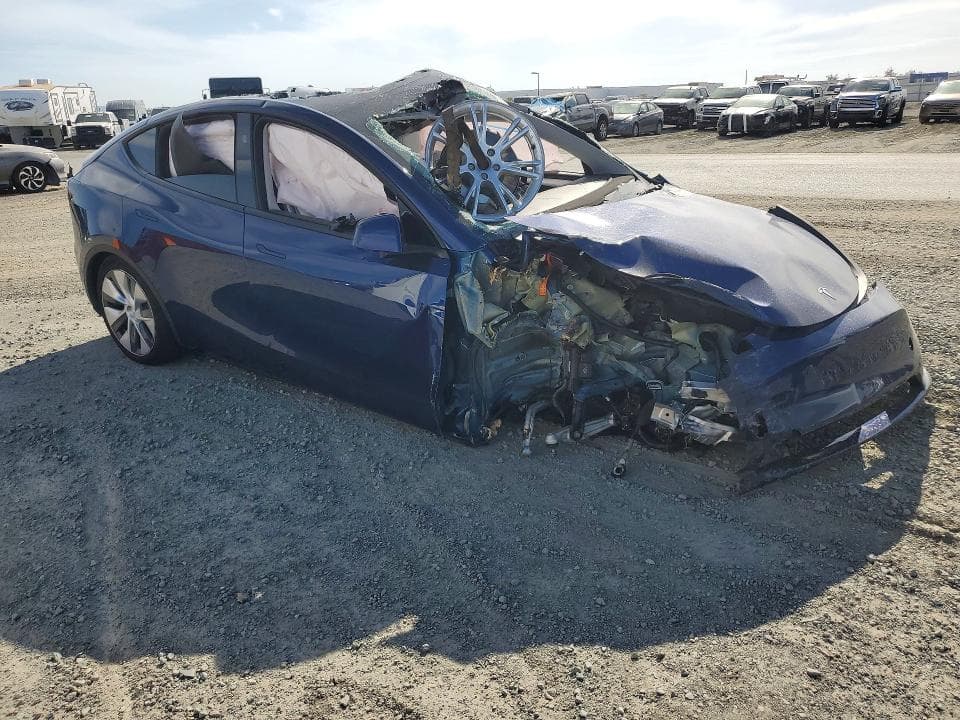 2023 TESLA MODEL Y 4